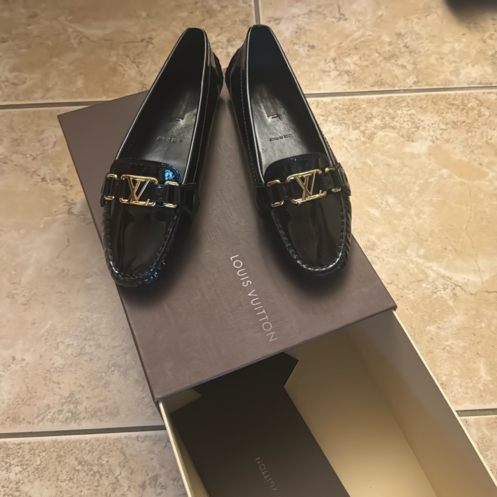 AUTHENTIC LV LOAFER